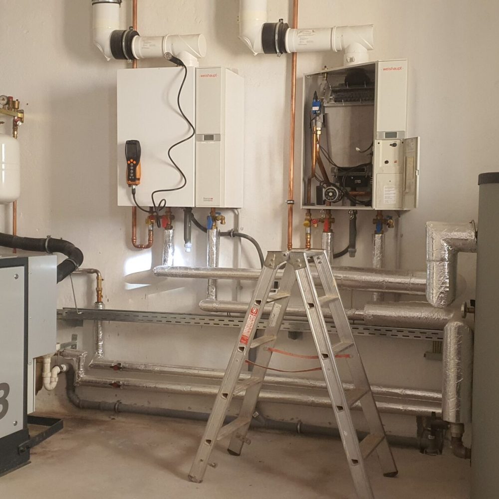 2 Heizraum mit Gasheizung und BHKW